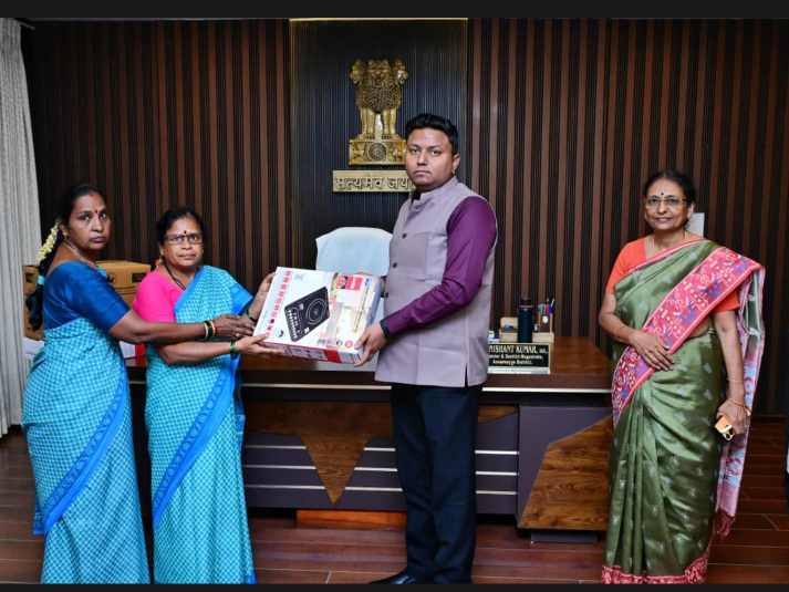 అంగన్వాడీ కేంద్రాల్లో ఇండక్షన్ స్టవ్‌ల వినియోగం తప్పనిసరి చేయాలి – జిల్లా కలెక్టర్ నిశాంత్ కుమార్